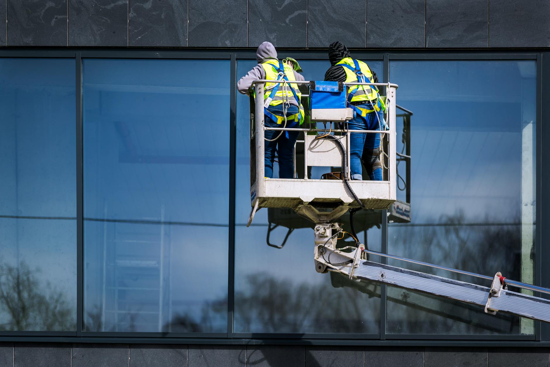 MJN Facilitate commercial facility maintenance in 